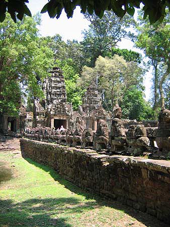 bruecke_zu_tempel_angkor