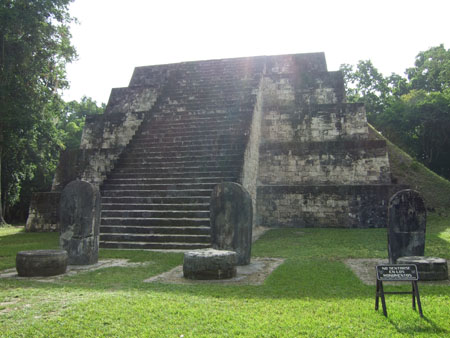 mayapyramide01_flores_tikal_guat