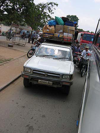 wage_vollgelade_nach_phnom_penh