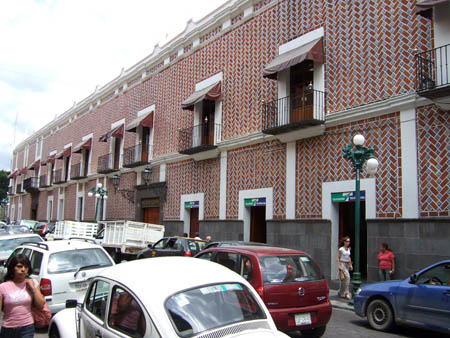 haeuserfassade_puebla_mex