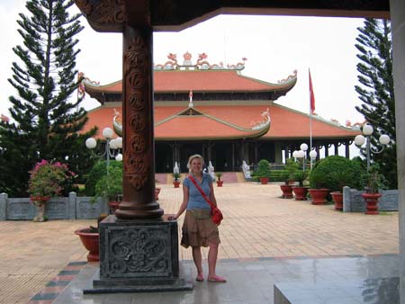 vor_ho_chi_minh_gedenktempel